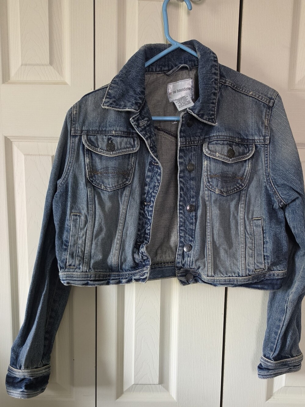 No Boundaries Women's Cropped Blue Denim Jacket